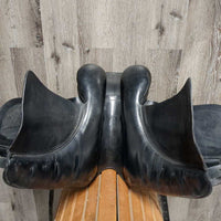 17" MW *5.5 Prestige Dressage, Shiny Black Cover, XLg Front Blocks, Wool Flocking, Flaps 16.75" L x 10"W Serial #: 17 33 355 061