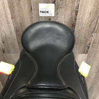 15" Barefoot Treeless Saddle *Loaded: 2 Shims, 30" Prestige Girth, SS Tack Carrying Case & Barefoot: Non-Slip Full Pad & Half Pad, 24-34" Stirrup Leathers, 26" Neoprene Girth, Fleece Saddle Cover, Extra Headplate Insert Serial #: 2401153117-38625VPS