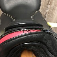 15" Barefoot Treeless Saddle *Loaded: 2 Shims, 30" Prestige Girth, SS Tack Carrying Case & Barefoot: Non-Slip Full Pad & Half Pad, 24-34" Stirrup Leathers, 26" Neoprene Girth, Fleece Saddle Cover, Extra Headplate Insert Serial #: 2401153117-38625VPS