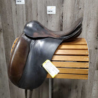 17" MW *5.25" County Saddlery Dressage, Front Pencil Block, Wool Flocked, Flaps: 16"L x 11"W Serial #: 86030815 No 3 Fit