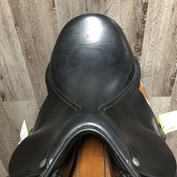 17" Med *4.75 Vega Dressage, 2 Billet Guards, Wool Flocking, XLg Front Blocks, Flaps: 17.5"L x 12"W Serial #: 17 L0076017 2+ 1 1/2