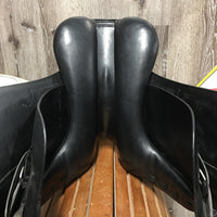 17" Med *4.75 Vega Dressage, 2 Billet Guards, Wool Flocking, XLg Front Blocks, Flaps: 17.5"L x 12"W Serial #: 17 L0076017 2+ 1 1/2