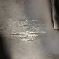 17" Med *4.75 Vega Dressage, 2 Billet Guards, Wool Flocking, XLg Front Blocks, Flaps: 17.5"L x 12"W Serial #: 17 L0076017 2+ 1 1/2
