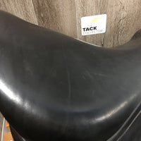17" Med *4.75 Vega Dressage, 2 Billet Guards, Wool Flocking, XLg Front Blocks, Flaps: 17.5"L x 12"W Serial #: 17 L0076017 2+ 1 1/2
