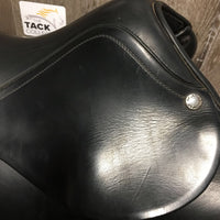 17" Med *4.75 Vega Dressage, 2 Billet Guards, Wool Flocking, XLg Front Blocks, Flaps: 17.5"L x 12"W Serial #: 17 L0076017 2+ 1 1/2
