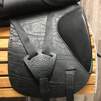 18" M *4.25" 4 Star Saddlery Dressage Saddle, wool Flocking, Xlg Front Blocks, Flaps: 15.75"L x 12"W Serial #: 58096 18