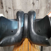 17.5 Adj *set M/W Schleese Ostergaard Dressage Saddle, Brown Vinyl Cover, Xlg Front Changeable Blocks, Wool Flocked, Rear Gusset Panels, Flaps: 17"L x 12" W Serial #: 2658 GOH0900