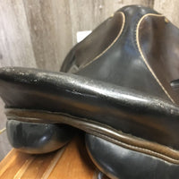 17" Med *4.25" Collegiate Dressage, 2 Billet Guards, Foam Panels, Sm Front Pencil Blocks, Flaps: 17"L x 12"W Serial #: 6528