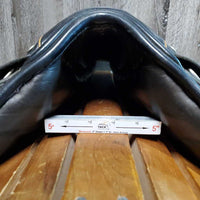 17" Med 5" Berney Bros Close Contact, 2 Billet Guards, 0 Blocks, Rear Gusset Panel, Synthetic flocking, Flaps: 14"L x 13"W Serial #: N/A