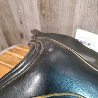 17" Med 5" Berney Bros Close Contact, 2 Billet Guards, 0 Blocks, Rear Gusset Panel, Synthetic flocking, Flaps: 14"L x 13"W Serial #: N/A