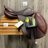 17.5 MW *5.25 CWD SE01 Close Contact, CWD 56" Stirrup Leathers, Sprenger Bow Flex Stirrup Irons, 2 Billet Guards, Red Fleece lined CWD Cover, Med Front & Back Blocks, Foam Panels, Flaps: 15" L x 14" W Serial #: SE01 17.5 TC 4L PA 705 205 305 RT 15 417778