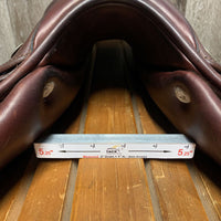 17.5 MW *5.25 CWD SE01 Close Contact, CWD 56" Stirrup Leathers, Sprenger Bow Flex Stirrup Irons, 2 Billet Guards, Red Fleece lined CWD Cover, Med Front & Back Blocks, Foam Panels, Flaps: 15" L x 14" W Serial #: SE01 17.5 TC 4L PA 705 205 305 RT 15 417778