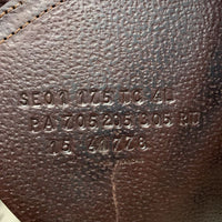 17.5 MW *5.25 CWD SE01 Close Contact, CWD 56" Stirrup Leathers, Sprenger Bow Flex Stirrup Irons, 2 Billet Guards, Red Fleece lined CWD Cover, Med Front & Back Blocks, Foam Panels, Flaps: 15" L x 14" W Serial #: SE01 17.5 TC 4L PA 705 205 305 RT 15 417778