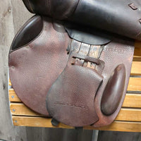 17.5 33cm M *4.5" Prestige X-Meredith Close Contact, 2 Billet Guards, Navy Prestige Cover, Pr 48" Prestige Stirrup Leathers, Med Front & Large Back Blocks, Synthetic Wool Panels, Calfskin, Flaps: 13"W x 13"L Serial #: 17 33 0804 1014 s5AA