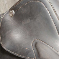 17.5 33cm M *4.5" Prestige X-Meredith Close Contact, 2 Billet Guards, Navy Prestige Cover, Pr 48" Prestige Stirrup Leathers, Med Front & Large Back Blocks, Synthetic Wool Panels, Calfskin, Flaps: 13"W x 13"L Serial #: 17 33 0804 1014 s5AA