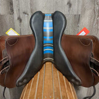 $ Reduced!! 17.5" M *5" Voltaire Palm Beach Saddle, Voltaire Leathers, 2 Billet Guards, 2 D Ring Attachments, Brown Voltaire Cover, Foam Panels, Med Front & Back Blocks, Pro Panels, Flaps: 14.5"L x 14"W Serial #: 0992 22 17.5 3AA M/M Pro B15