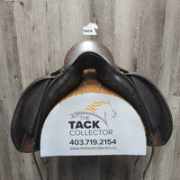 17.5 XW *MW (Wither *5.25") Sankey Dressage Saddle, Black Fleece Sankey Cover, XLg Velcro Front Blocks, Wool Flocking, Front & Rear Gusset Panels, Flaps: 16"L x 12.5"W Serial #: 0406714 17 1/2 XW