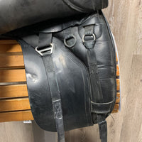 18" *adj - Blue - M/W Gullet in Kent & Masters Dressage Saddle, Burg K&M Fleece Cover, Wool Flocking, Front & Back Gusset Panels, Lg Front Exterior Blocks, Flaps: 16.5"L x 9"W Serial #: 33040