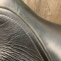 18" *adj - Blue - M/W Gullet in Kent & Masters Dressage Saddle, Burg K&M Fleece Cover, Wool Flocking, Front & Back Gusset Panels, Lg Front Exterior Blocks, Flaps: 16.5"L x 9"W Serial #: 33040