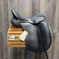 18" *adj MW *5.5" Schleese Heike Kemmer Dressage Saddle, 2 Lg Front Velcro Blocks, Navy Schleese Cover, Wool Flocking, Rear Gusset Panels, Cut out Shoulder Panels, Flaps: 17.5"L x 12"W Serial #: 3-HW-SR 3-17.5 10095S0211
