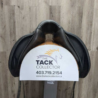 18" *adj MW *5.5" Schleese Heike Kemmer Dressage Saddle, 2 Lg Front Velcro Blocks, Navy Schleese Cover, Wool Flocking, Rear Gusset Panels, Cut out Shoulder Panels, Flaps: 17.5"L x 12"W Serial #: 3-HW-SR 3-17.5 10095S0211