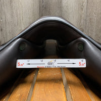 17.5 MW *5.25" Equipe Expression Close Contact, 2 Billet Guards, Blue Equipe Cotton Cover, upgraded calf leather, Felt Panels, Med Front & Back Blocks, Flaps: 13.5"L x 13"W Serial #: 17.5 N 3500099 JEXES +2 +1