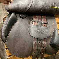 17.5 MW *5.25" Equipe Expression Close Contact, 2 Billet Guards, Blue Equipe Cotton Cover, upgraded calf leather, Felt Panels, Med Front & Back Blocks, Flaps: 13.5"L x 13"W Serial #: 17.5 N 3500099 JEXES +2 +1