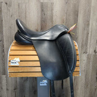 18" Adj *Set W *5.75 Dresch Dressage, Navy Schleese Cotton Cover, Wool Flocking, Front & Rear Gusset Panels, XLg Front Blocks, Flaps: 15" L x 11"W Serial #: BS6635