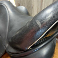 18" Adj *Set W *5.75 Dresch Dressage, Navy Schleese Cotton Cover, Wool Flocking, Front & Rear Gusset Panels, XLg Front Blocks, Flaps: 15" L x 11"W Serial #: BS6635