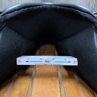 17 M-MW *5" Supra Synthetic Dressage, Navy Shedrow Nylon Cover, 2 Med-Long Front Velcro Blocks, Foam Panels, Front & Rear Gusset Panels, Flaps: 17.5"L x 11.5"W Serial #: ---