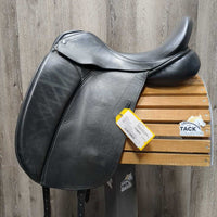 17.5 W *5.5" Sankey SD Custom Dressage Saddle, Black Sankey Cover, Wool Flocking, Large Front Blocks, Lg Rear Gusset Panels, Long Front Gusset Panels, Flaps: 17.5"L x 12.5"W Serial #: 1831017 17.5 T