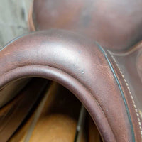 17.5 MW *5" Devoucoux Biarritz Close Contact, 2 Billet Guards, Green Devoucoux Cover, Med Front & Back Blocks, Foam Panels, Flaps: 13.5L x 13.25"W Serial #: 2561 10 ARCADE NORMAL EF 17.5 2A 3PC PX5 PX415 PX310