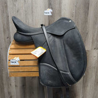 18.5 Adj *Black Gullet - Med In Wintec Isabell Dressage Saddle, Med Front Velcro Blocks, Blue Wintec Cover, CAIR Panels, Front & Rear Gusset Panels, Flaps: 17"L x 12"W Serial #: W1P 13 03 04 14-46DR