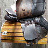 17.5" *MW 5.25" Albion Close Contact Saddle, 2 Billet Guards, Albion Red Fleece Cover, Wool Flocking, Front & Rear Gusset Panels, Med Back Blocks, Flaps: 13.5"L x 13"W Serial #: W 17 1/2 95760