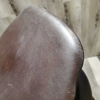 17.5" *MW 5.25" Albion Close Contact Saddle, 2 Billet Guards, Albion Red Fleece Cover, Wool Flocking, Front & Rear Gusset Panels, Med Back Blocks, Flaps: 13.5"L x 13"W Serial #: W 17 1/2 95760