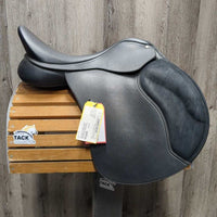 17" Adj *Red - Wide In, Wintec 500 A/P Saddle, 2x Front Velcro Blocks, 4x Billet Guards, COMPLETE Easy Gullet Change System, CAIR Panels, Front & Rear Gusset Panels, Flaps: 15.5"L x 13.5"W Serial #: W 17 07 0064-43 AP 17"