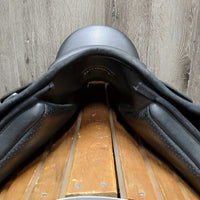 17" Adj *Red - Wide In, Wintec 500 A/P Saddle, 2x Front Velcro Blocks, 4x Billet Guards, COMPLETE Easy Gullet Change System, CAIR Panels, Front & Rear Gusset Panels, Flaps: 15.5"L x 13.5"W Serial #: W 17 07 0064-43 AP 17"