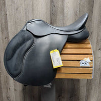 17" Adj *Red - Wide In, Wintec 500 A/P Saddle, 2x Front Velcro Blocks, 4x Billet Guards, COMPLETE Easy Gullet Change System, CAIR Panels, Front & Rear Gusset Panels, Flaps: 15.5"L x 13.5"W Serial #: W 17 07 0064-43 AP 17"