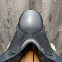 17" Adj *Red - Wide In, Wintec 500 A/P Saddle, 2x Front Velcro Blocks, 4x Billet Guards, COMPLETE Easy Gullet Change System, CAIR Panels, Front & Rear Gusset Panels, Flaps: 15.5"L x 13.5"W Serial #: W 17 07 0064-43 AP 17"