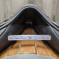 17" *W/XW *6.25" W.R.H. French Debut Close Contact, 2 Billet Guards, Black Ideal Cotton Cover, Black Fairfax Bag: 4 Velcro Blocks, Wool Flocking, Front & Rear Gusset Panels, Flaps: 13.75"L x 14.5"W Serial #: 17 W 103191