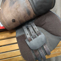 17" *W/XW *6.25" W.R.H. French Debut Close Contact, 2 Billet Guards, Black Ideal Cotton Cover, Black Fairfax Bag: 4 Velcro Blocks, Wool Flocking, Front & Rear Gusset Panels, Flaps: 13.75"L x 14.5"W Serial #: 17 W 103191