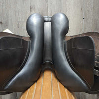 17" *W/XW *6.25" W.R.H. French Debut Close Contact, 2 Billet Guards, Black Ideal Cotton Cover, Black Fairfax Bag: 4 Velcro Blocks, Wool Flocking, Front & Rear Gusset Panels, Flaps: 13.75"L x 14.5"W Serial #: 17 W 103191