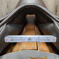 17" *W/XW *6" Sankey SJ Custom Close Contact, 2 Billet Guards, Black Hampton Classic Cover, Med Front & Large Back Blocks, Wool Flocking, Front & Rear Gusset Panels, sm Shoulder Cut Outs, Flaps: 11.25"L x 14.5"W Serial #: 1326161 17 T