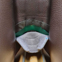 17.5 Adj *Green/Narrow Bates Hunter Jumper Close Contact Saddle, 2 Billet Guards, 2 Med Front Velcro Blocks, Bates T Bar Leathers, Blue CanPro Cover, CAIR Panels, Front & Rear Gusset Panels, Flaps: 14"l x 13.5"W Serial #:B1905102-44R 17.5"