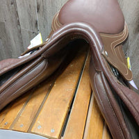 17.5 Adj *Green/Narrow Bates Hunter Jumper Close Contact Saddle, 2 Billet Guards, 2 Med Front Velcro Blocks, Bates T Bar Leathers, Blue CanPro Cover, CAIR Panels, Front & Rear Gusset Panels, Flaps: 14"l x 13.5"W Serial #:B1905102-44R 17.5"