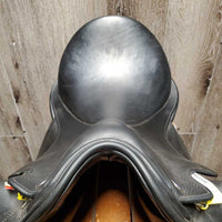 17.5" *XW 6.25" Dresch Monoflap Dressage Saddle, Xlg Exterior Front Blocks, Velcro Flap/Panel, Wool Flocking, Front & Rear Gusset Panels, Flaps: 15.5"L x 11.5"W Serial #: N/A