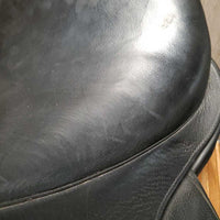 17.5" *XW 6.25" Dresch Monoflap Dressage Saddle, Xlg Exterior Front Blocks, Velcro Flap/Panel, Wool Flocking, Front & Rear Gusset Panels, Flaps: 15.5"L x 11.5"W Serial #: N/A