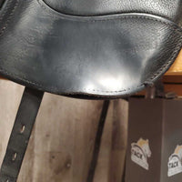 17.5" *XW 6.25" Dresch Monoflap Dressage Saddle, Xlg Exterior Front Blocks, Velcro Flap/Panel, Wool Flocking, Front & Rear Gusset Panels, Flaps: 15.5"L x 11.5"W Serial #: N/A