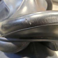 17.5" *XW 6.25" Dresch Monoflap Dressage Saddle, Xlg Exterior Front Blocks, Velcro Flap/Panel, Wool Flocking, Front & Rear Gusset Panels, Flaps: 15.5"L x 11.5"W Serial #: N/A