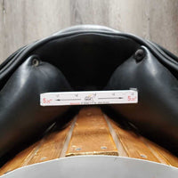 17/17.5" *Adj Set M/W - 5.25" Erreplus Elena Dressage Saddle, Grey Erreplus Cover, Wool Flocking, XLg Exterior Front Blocks, Flaps: 17.5"L x 11"W Serial #: 160509772BMAO